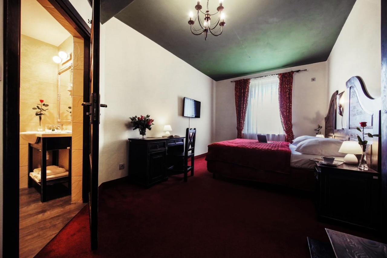 Hotel Kasztel Rzezawa Dış mekan fotoğraf