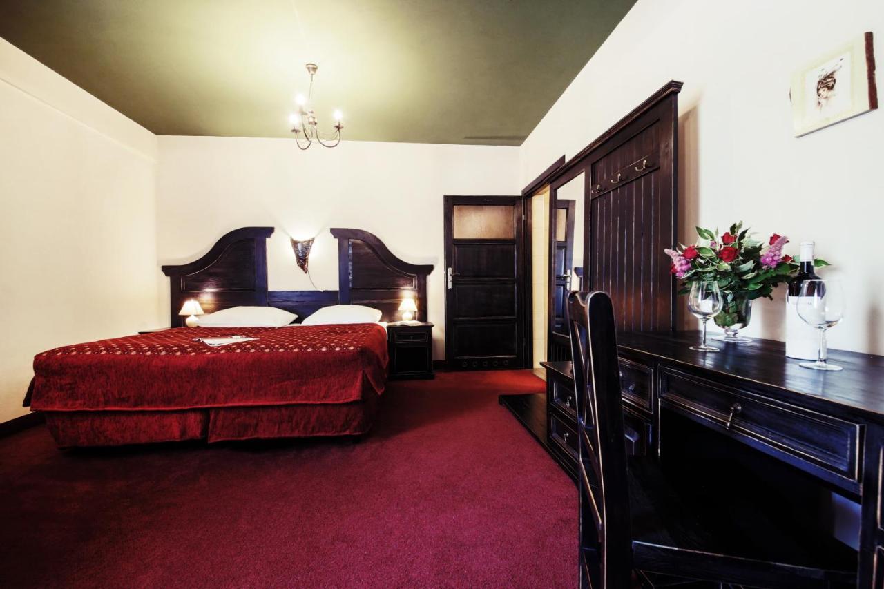 Hotel Kasztel Rzezawa Dış mekan fotoğraf