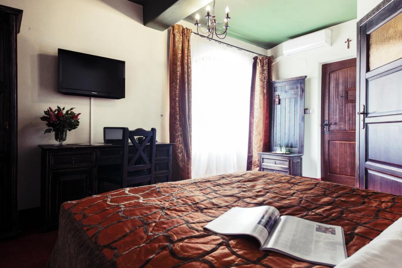 Hotel Kasztel Rzezawa Dış mekan fotoğraf