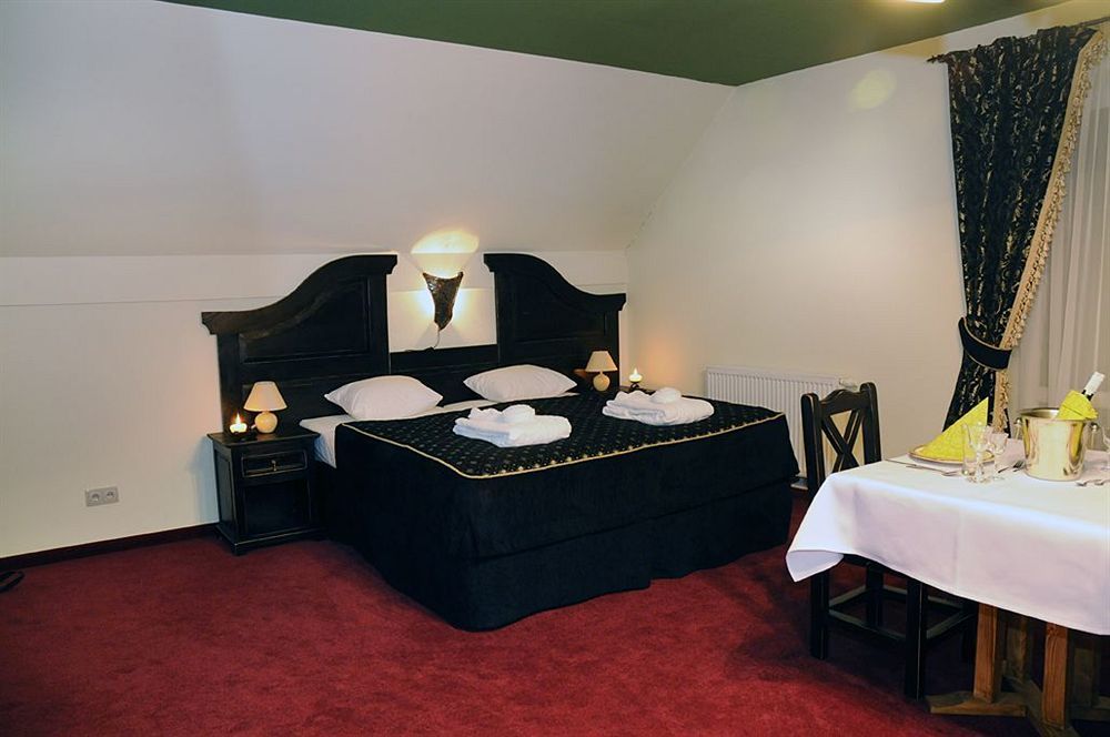 Hotel Kasztel Rzezawa Dış mekan fotoğraf