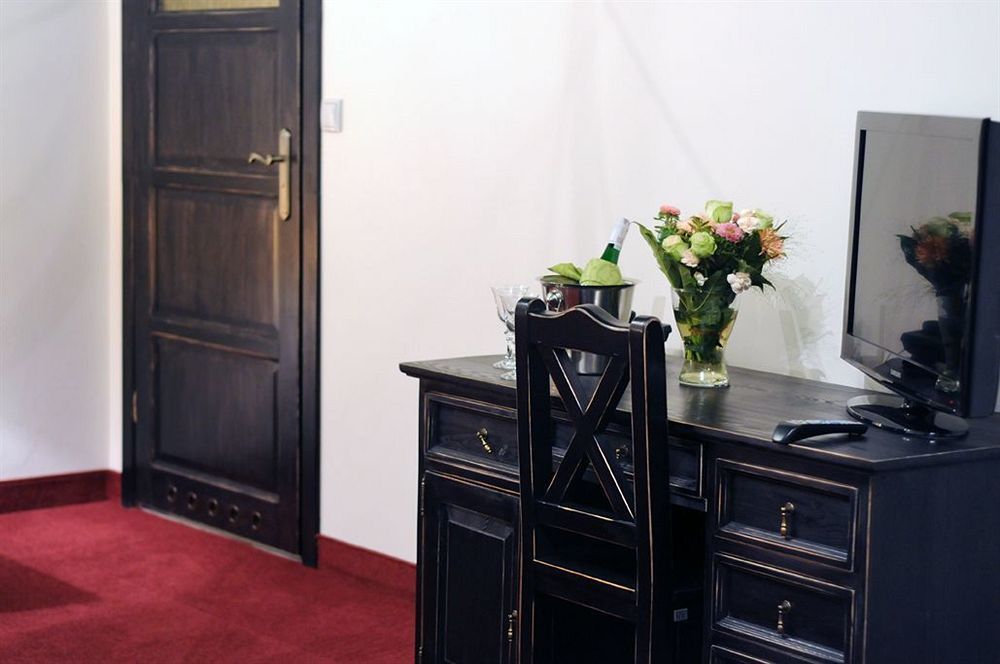 Hotel Kasztel Rzezawa Dış mekan fotoğraf