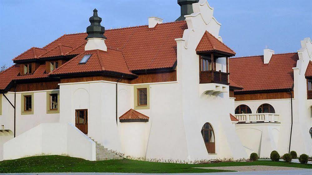 Hotel Kasztel Rzezawa Dış mekan fotoğraf