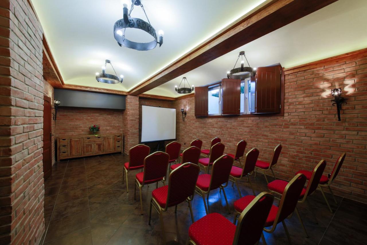 Hotel Kasztel Rzezawa Dış mekan fotoğraf